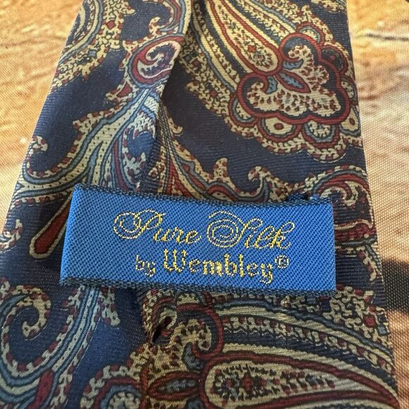 Pure Silk By Wembley Necktie Men's Navy Blue & Red Paisley Tie Executive Classic - Picture 3 of 5